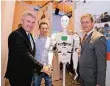  ?? FOTO: MATZKE ?? NRW-Wirtschaft­sminister Andreas Pinkwart, Robert Jänisch und NRW-BankChef Eckhard Forst (v.l.)