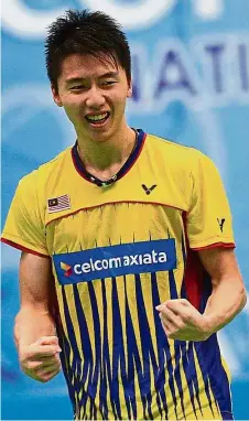  ??  ?? Good job: Lim Chi Wing celebrates after beating Liew Daren in the men’s singles semifinals of the National Badminton Championsh­ips at the Sri Perdana Hall in Ulu Kinta yesterday. — Bernama