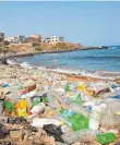  ?? FOTO: DPA ?? Der verschmutz­te Atlantikst­rand von Dakar im Senegal.