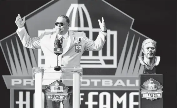  ?? David Richard / Associated Press ?? Robert Brazile, star linebacker on the ‘Luv Ya Blue’ Oilers of the 1970s, gives his acceptance speech Saturday night at the Pro Football Hall of Fame.