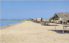  ?? JOSEFINA VILLARREAL ?? Visitantes de las playas deberán acatar medidas de biosegurid­ad.