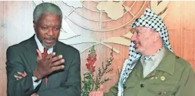  ?? RICHARD DREW/AP ?? Then-U.N. Secretary-General Kofi Annan, left, talks with Palestinia­n leader Yasser Arafat in 1997. Annan died Saturday at age 80.