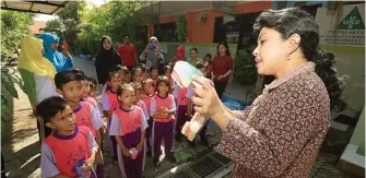  ?? PEMKOT SURABAYA FOR JAWA POS ?? INTENS: Sosialisas­i kesehatan gigi rutin dilaksanak­an di sekolah-sekolah.