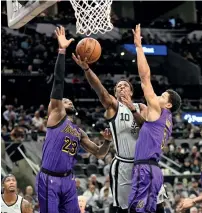  ?? Reuters ?? San Antonio Spurs’ DeMar DeRozan (10) shoots the ball as Lakers’ LeBron James (23) and Josh Hart (3) defend. —