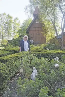  ??  ?? Der Klostergar­ten auf dem Hof Logemann kann wieder besucht werden – das Melkhus ist noch geschlosse­n.