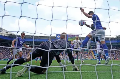  ?? ?? SET-PIECE SHAMBLES: Mason Holgate scores Everton’s winner, below, Patson Daka celebrates City’s equaliser and Youri Tielemans goes up for a high ball with Everton left-back Vitaliy Mykolenko