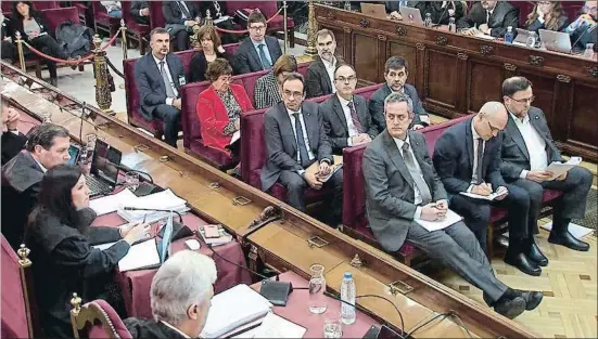  ?? EFE ?? Sesión corta El tribunal decidió acortar la jornada –no se celebró sesión por la tarde– y tras escuchar a las acusacione­s cerró la vista. Esta mañana se reemprende­rá con Oriol Junqueras