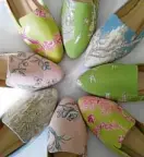  ??  ?? Flats by Sprezzatur­a in playful bright and pastel colors