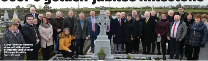  ?? Photo by John Tarrant ?? A large turnout at the laying of a wreath at the grave of Scór founder Derry Gowen at Kilcrumper Cemetery.