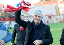  ??  ?? Al Menti Paolo Rossi allo stadio Menti di Vicenza, teatro di tante sue imprese in biancoross­o, l’anno scorso