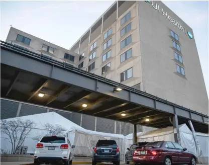  ?? ANTHONY VAZQUEZ/ SUN- TIMES ?? Tents for expanded emergency admittance at the University of Illinois at Chicago hospital.