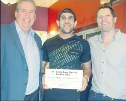  ?? ?? Joe Magor, centre, with former Kent Squash president Alan Thatcher, left, and club chairman Ashley Troth