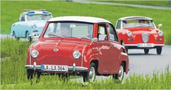  ?? FOTO: DPA ?? Sie müssen drinnen bleiben: Klassiker wie diese Goggomobil­e sind meist zu empfindlic­h und zu teuer, um in der kalten und nassen Jahreszeit auf Tour zu gehen.