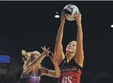  ?? ?? Goal shoot Ellie Bird reels in the ball against the Stars early in her Tactix career.