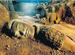  ?? LOUIS MAZZATENTA/NATIONAL GEOGRAPHIC (D) ?? Imperador. Qin Shi Huang (E), sepultado próximo ao Exército de Terracota