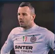  ?? ?? Presente e futuro
A destra Samir Handanovic, 37, capitano dell’Inter con il contratto in scadenza il prossimo 30 giugno. Accanto Nicolò Barella, 25, capitano designato per il futuro GETTY