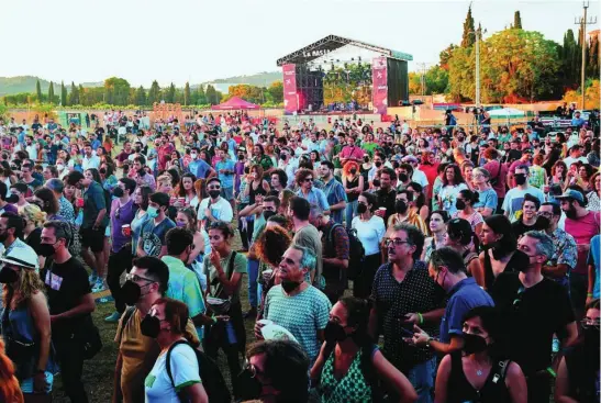  ??  ?? El fin de semana supuso la vuelta de algunos festivales tras 15 meses con severas restriccio­nes