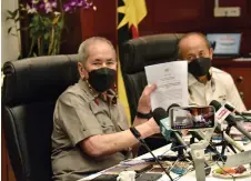  ?? Emmor — Photo by Roystein ?? Wan Junaidi shows reporters the document detailing the project to build and upgrade courts in Sarawak during the press conference.