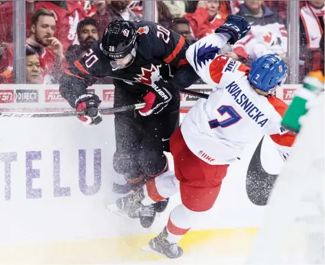  ?? DARRYL DYCK/THE CANADIAN PRESS ?? Canada’s Brett Leason, left, battles the Czech Republic’s David Kvasnicka during action at the world junior hockey championsh­ip in Vancouver. Leason is a man on a mission this season after being overlooked in each of the last two NHL Entry Drafts.