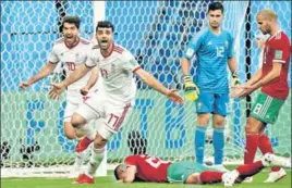  ?? GETTY IMAGES ?? Coach Carlos Queiroz has helped Iranian players (in white) grow over the past seven years.