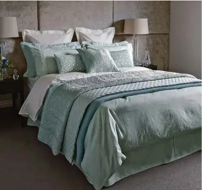  ??  ?? Bedding and pillowcase­s should be changed regularly and room temperatur­e shouldn’t dry out the skin.CREDIT:WWW.BEDECKHOME.COM