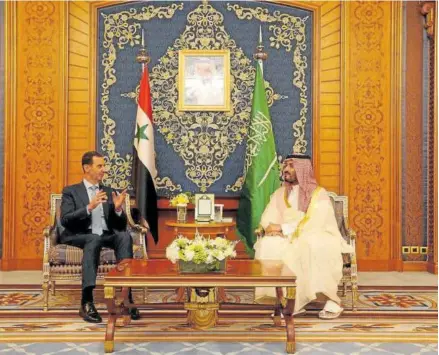  ?? Foto: Afp ?? El presidente sirio, Bashar al Assad (izq) se reunió ayer con el príncipe saudí Mohammed bin Salman.