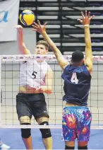  ?? fotos / suministra­das ?? Arriba, una jugadora de Discípulos de Cristo remata durante el partido final ante Saint Francis. A la derecha, un integrante de San Ignacio ataca en el choque por el título de la rama masculina contra Bayamón Military Academy.