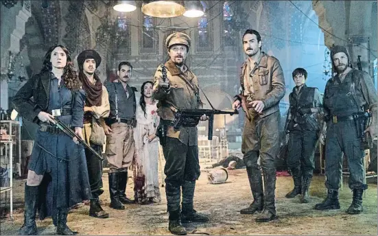  ?? QUIM VIVES ?? Zombis coreanos. Tras el éxito de Tren a Busan en Sitges, llega su esperada secuela, Península
De caza. Nikolaj Costerwald­au sale a cazar al asesino de su hija en The silencing, de Robin Pront