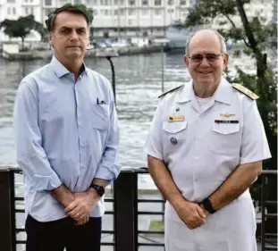  ?? Reprodução/instagram ?? O presidente eleito, Jair Bolsonaro, visitou o almirante Eduardo Leal Ferreira, comandante da Marinha, ontem cedo; ele não aceitou convite para ser ministro