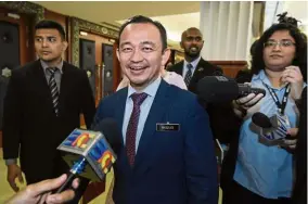  ?? — Bernama ?? Fielding the press: Maszlee speaking to reporters at the Parliament lobby.