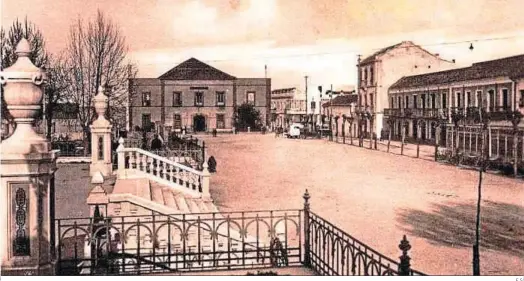  ?? E.S. ?? La avenida Blas Infante de Algeciras, en torno a 1950.