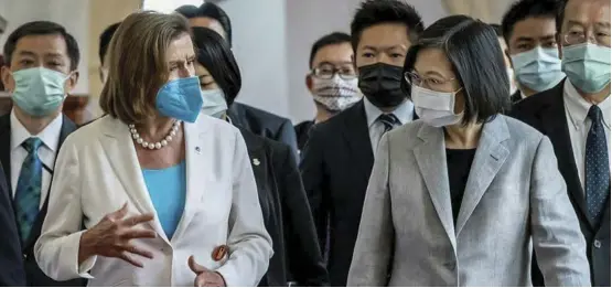  ?? ?? US House Speaker Nancy Pelosi (D-Calif), center left, speaks to Taiwan's President Tsai Ing-wen, center right, after arriving at the president's office on Wednesday in Taipei, Taiwan.