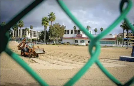  ?? Photograph­s by Jason Armond Los Angeles Times ?? RUBY’S DINER is one of several closed establishm­ents along the Redondo Beach waterfront, which has seen several projects downsized.