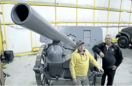  ?? JOHN LAW/NIAGARA FALLS REVIEW ?? Niagara Military Heritage Centre volunteers Doug Reece, left, and Derek Virgoe stand next to a restored German howitzer taken by Canadian forces at the Battle of Vimy Ridge. It will be unveiled during a ceremony at the Lake Street Armoury in St. Catharines Friday.