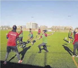  ?? SANTA TERESA ?? Las jugadoras del Santa Teresa, durante un entrenamie­nto esta semana.