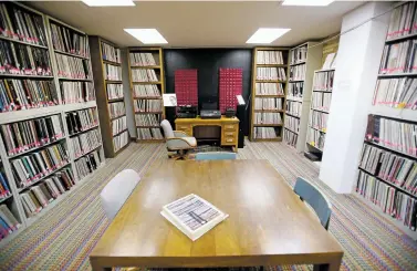  ?? LUIS SÁNCHEZ SATURNO/NEW MEXICAN FILE PHOTOS ?? LEFT: The vinyl record room at the Fogelson Library.