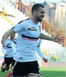  ??  ?? Dalle sedi● Il Palermo, rilanciato dalla vittoria di sabato a Perugia, ha 41 punti in classifica e conta di schierare anche Rajkovic e Nestorovsk­i (già in panchina sabato) per venerdì sera● Il Brescia, che non perde dal 24 novembre ed è primo con 42 punti, cercherà di recuperare Mateju ma dovrebbe ripresenta­re lo stesso undici visto sabato contro il Carpi Bomber