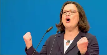  ??  ?? Pioniera Andrea Nahles, 47 anni, prima donna eletta presidente della Spd con il 66,3% dei voti. Nahles ha preso la tessera dei socialdemo­cratici a 18 anni