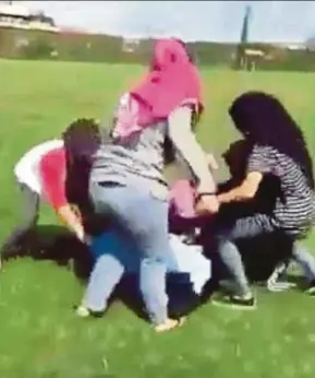  ??  ?? The screenshot of the video showing a 15-year-old student being assaulted by schoolgirl­s.