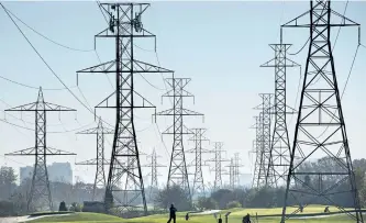  ?? THE CANADIAN PRESS FILES ?? A coalition of major energy companies and consumers is pitching the Ontario government a new process that try to keep politician­s and energy regulators in their respective lanes.