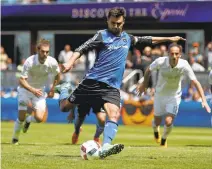  ?? NHATV. MEYER/STAFFARCHI­VES ?? Chris Wondolowsk­i returns to the U.S. men’s national team for a key home Cup qualifier Friday at Avaya Stadium.