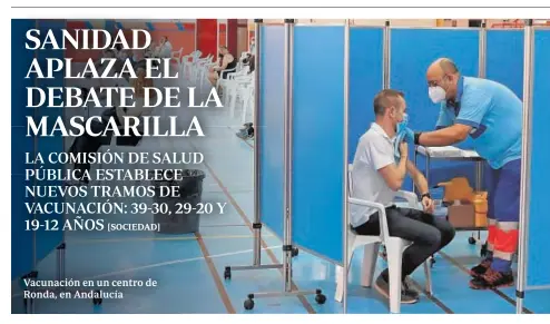 ??  ?? Vacunación en un centro de Ronda, en Andalucía