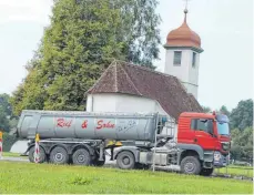  ??  ?? Noch herrscht bei Herlazhofe­n reger Baustellen­verkehr.