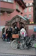  ??  ?? Les écoles maternelle­s et primaires de Strasbourg ont rouvert jeudi.