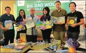  ??  ?? SIAPKAN 2,5 JUTA BUKU: Penyelengg­ara Big Bad Wolf 2017 saat konferensi pers di The Alana Surabaya kemarin. ANTIN IRSANTI/JAWA POS