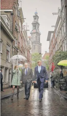  ??  ?? Mayor Eberhard van der Laan ( center) walks with Dutch King WillemAlex­ander ( right) in Amsterdam on Sept. 8.
| PHIL NIJHUIS/ AFP/ GETTY IMAGES