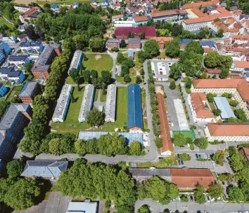  ?? Foto: Stadt Neuburg ?? Das Neuburger Campus‰Gelände von oben. Zur Orientieru­ng: Das gelbe Gebäude rechts ist das Landratsam­t, oben sieht man das Gymnasium samt Studiensem­inar.