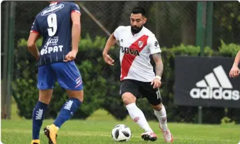  ??  ?? ESTE AÑO, EL CHINO SÓLO SUMÓ MINUTOS CONTRA ARSENAL EN PRIMERA.