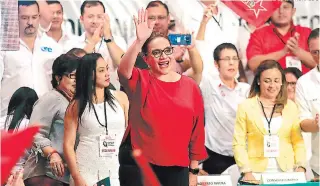  ?? FOTO: EL HERALDO ?? La ex primera dama Xiomara Castro fue la candidata presidenci­al en las elecciones de 2013 y en las de 2017 le cedió la candidatur­a a Salvador Nasralla.