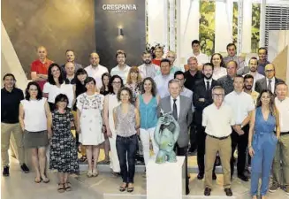  ?? ?? Una representa­ción de Grupo Grespania, con el reconocimi­ento como Empresa del Año 2021.